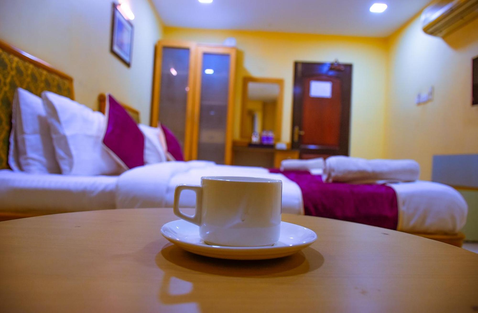 NakshaTree Hotels Mogappair Madras Buitenkant foto