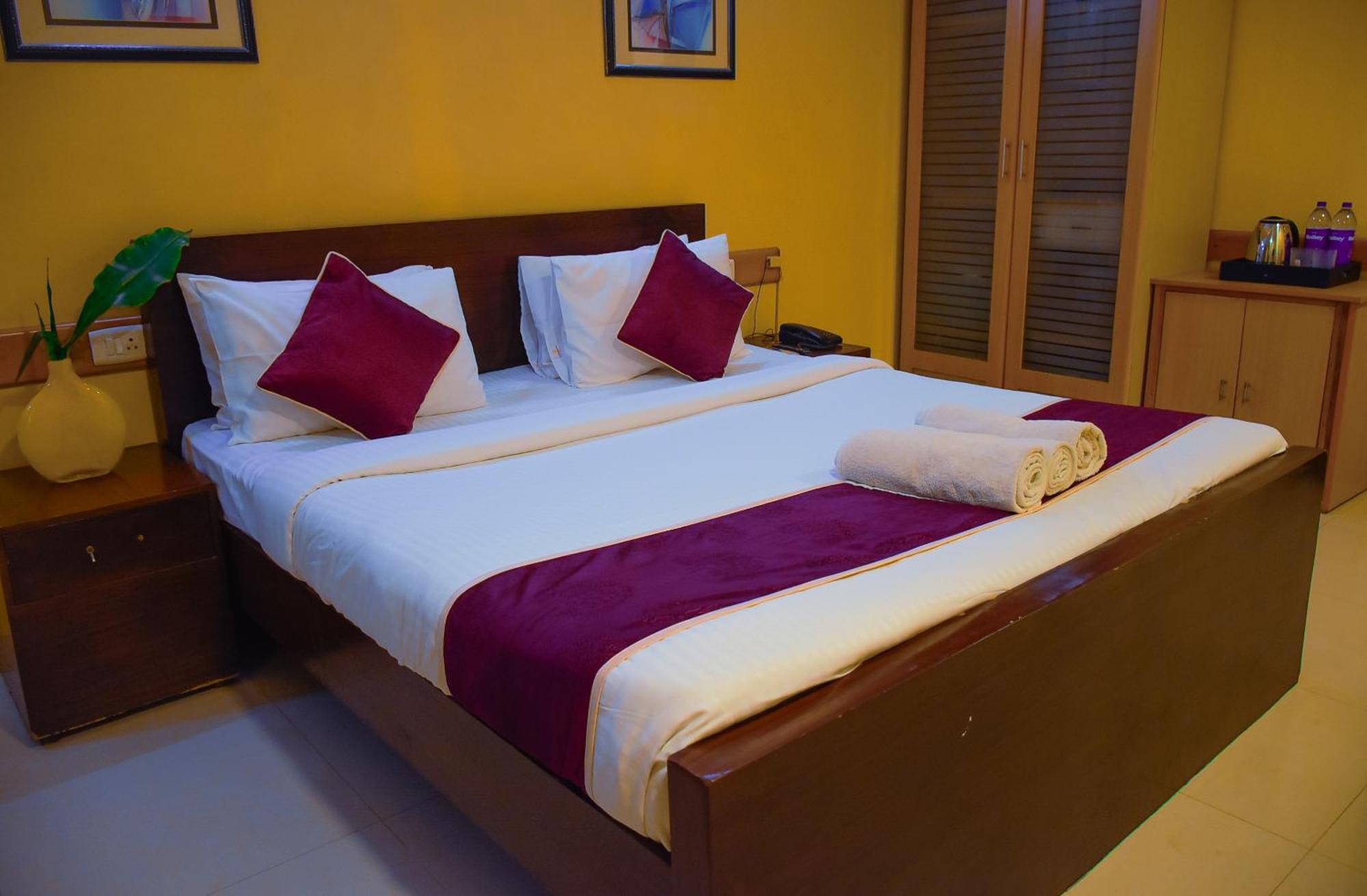 NakshaTree Hotels Mogappair Madras Buitenkant foto