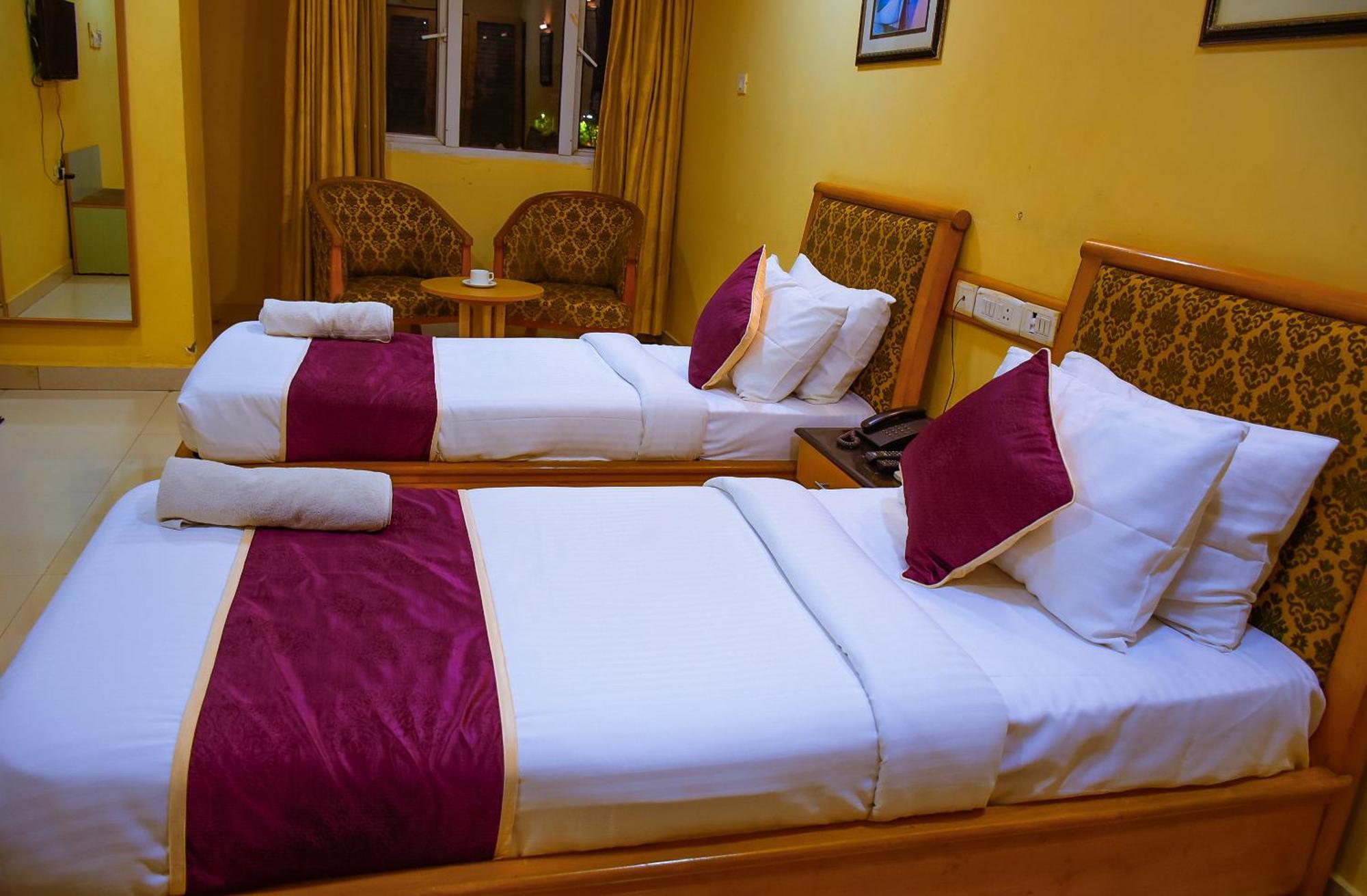 NakshaTree Hotels Mogappair Madras Buitenkant foto