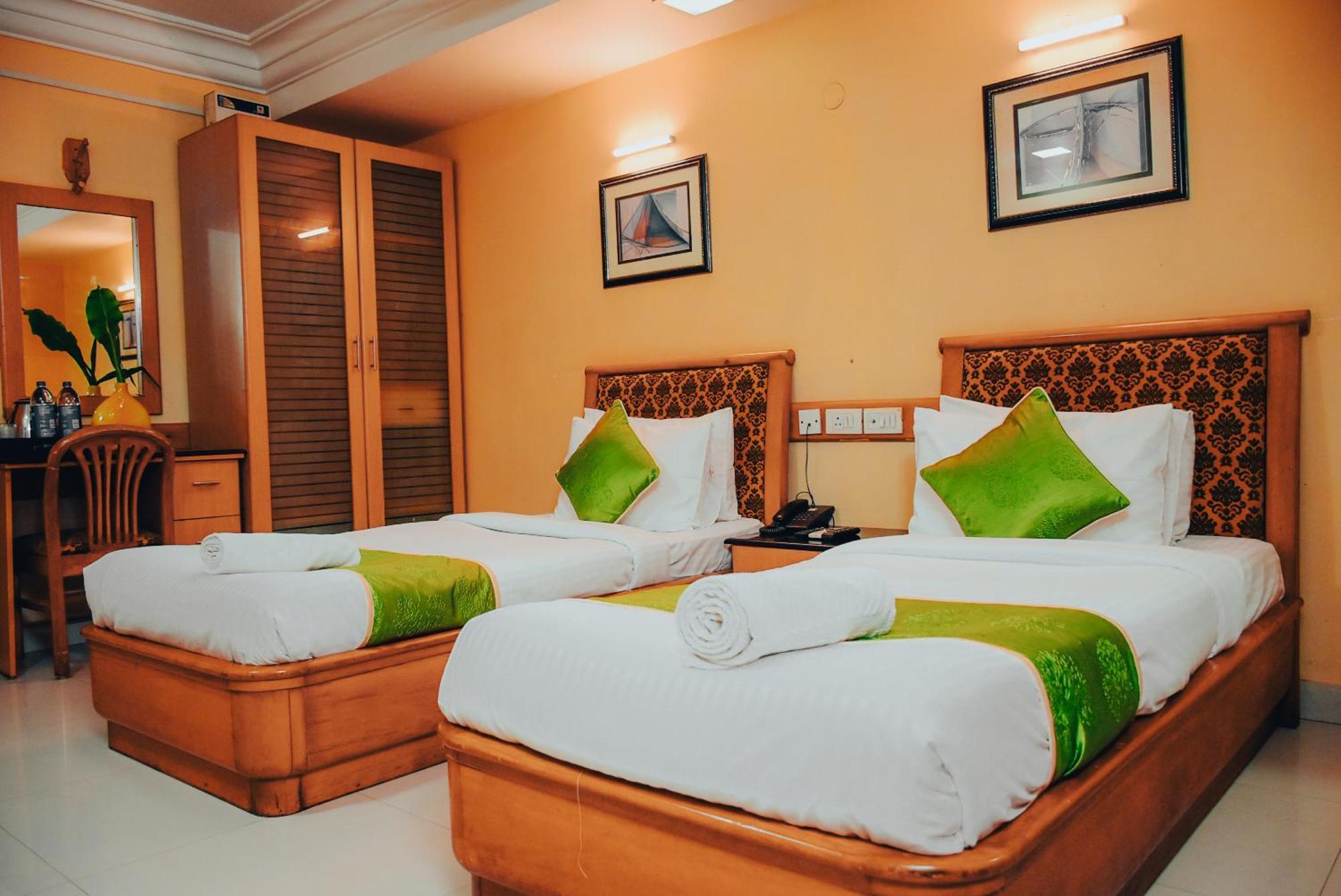 NakshaTree Hotels Mogappair Madras Buitenkant foto