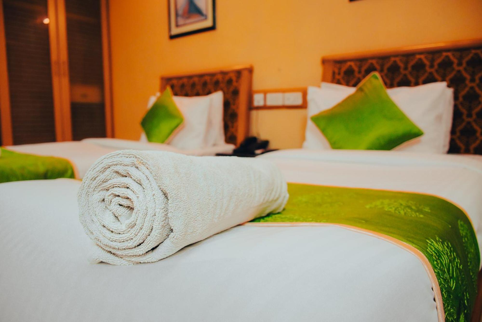 NakshaTree Hotels Mogappair Madras Buitenkant foto